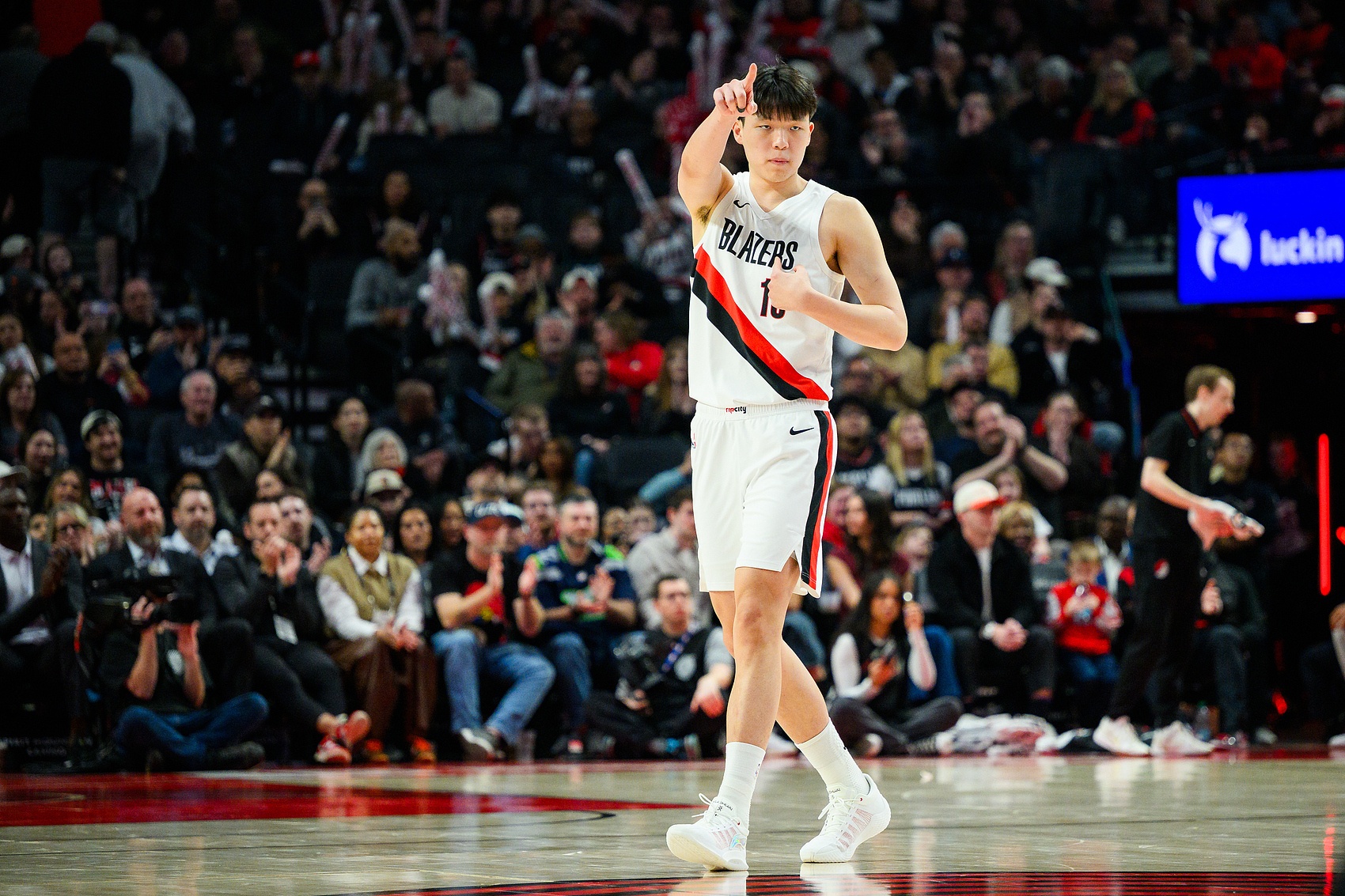 开云体育官方入口-杨瀚森谈第一年打NBA感受：快 转换快&amp;节奏快&amp;要不停地折返跑